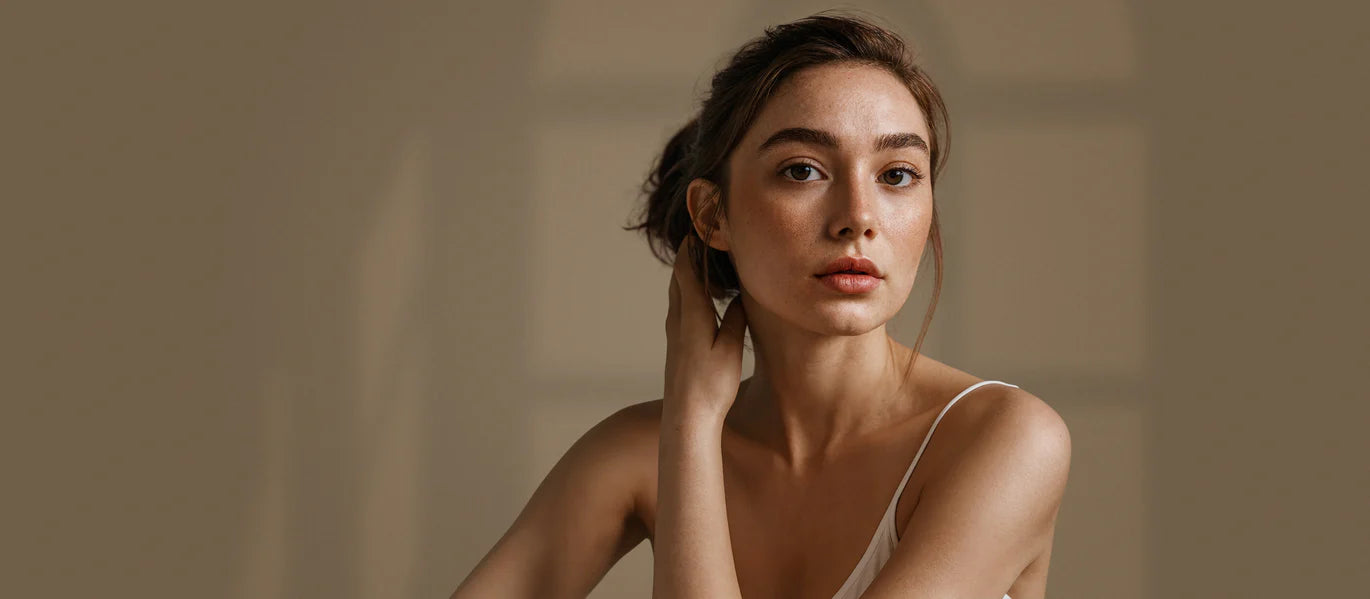 <p>Clear Skin<br/>Pore Blu<em>r Look</em></p>